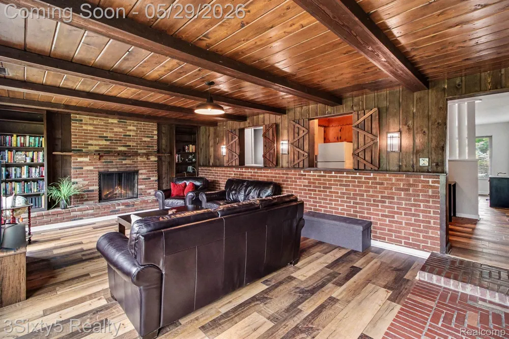 2198 Saint Joseph Street West Bloomfield Charter Township, MI 48324