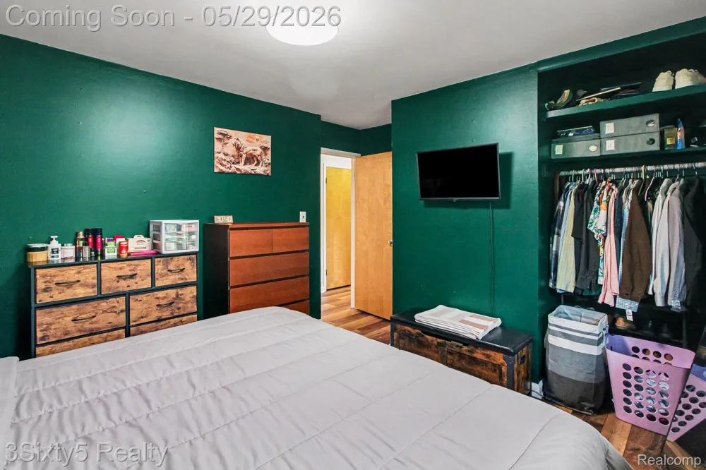 2198 Saint Joseph Street West Bloomfield Charter Township, MI 48324