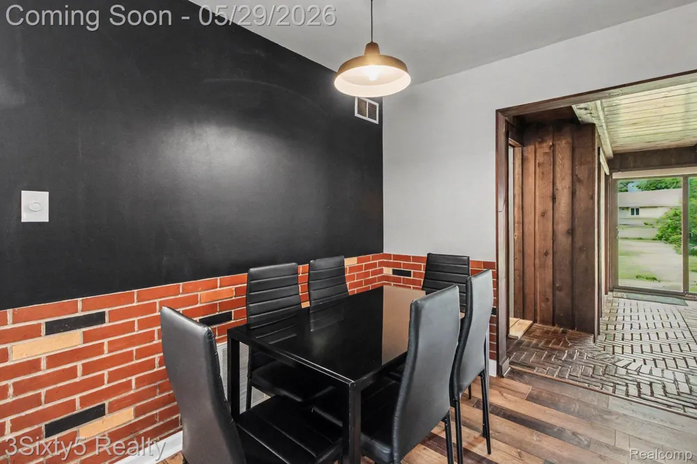 2198 Saint Joseph Street West Bloomfield Charter Township, MI 48324