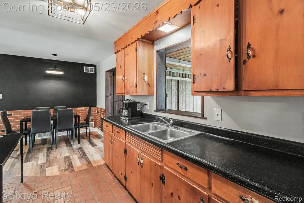 2198 Saint Joseph Street West Bloomfield Charter Township, MI 48324