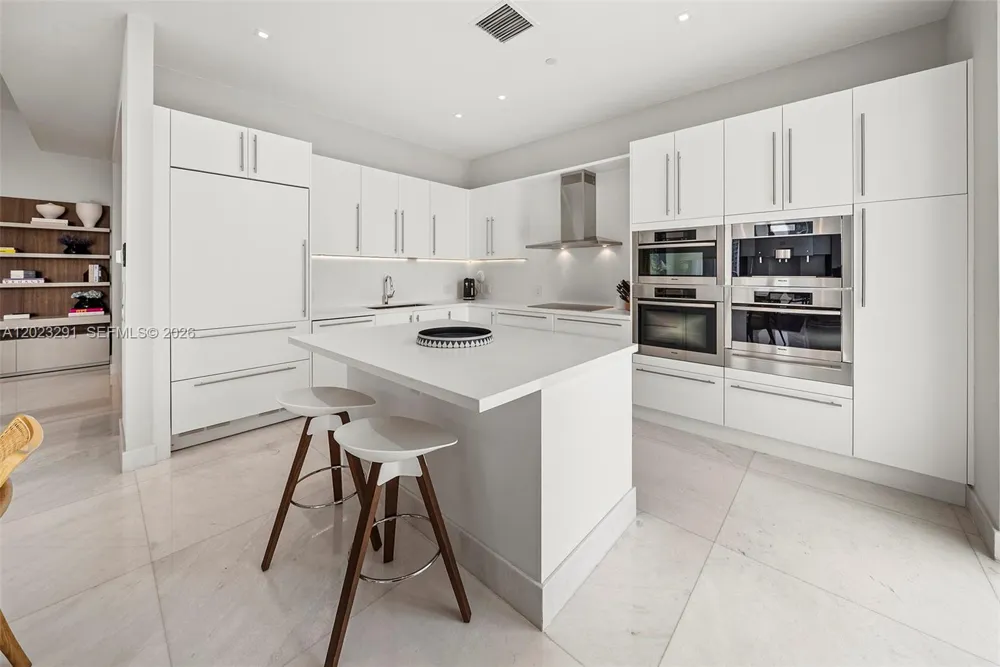 900 Brickell Key Blvd #1801 Miami, FL 33131