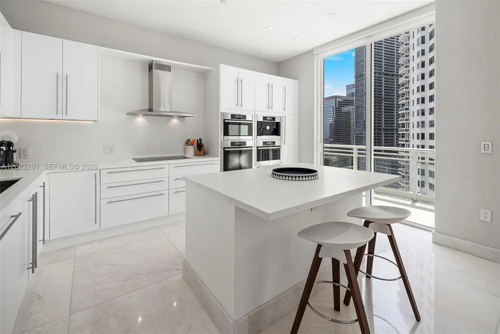 900 Brickell Key Blvd #1801 Miami, FL 33131