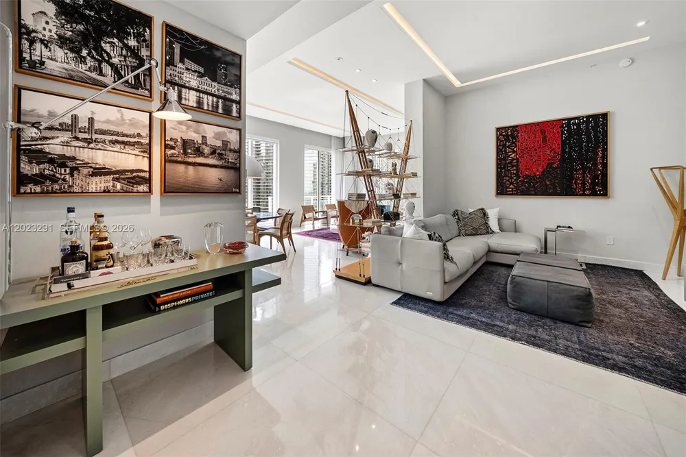 900 Brickell Key Blvd #1801 Miami, FL 33131