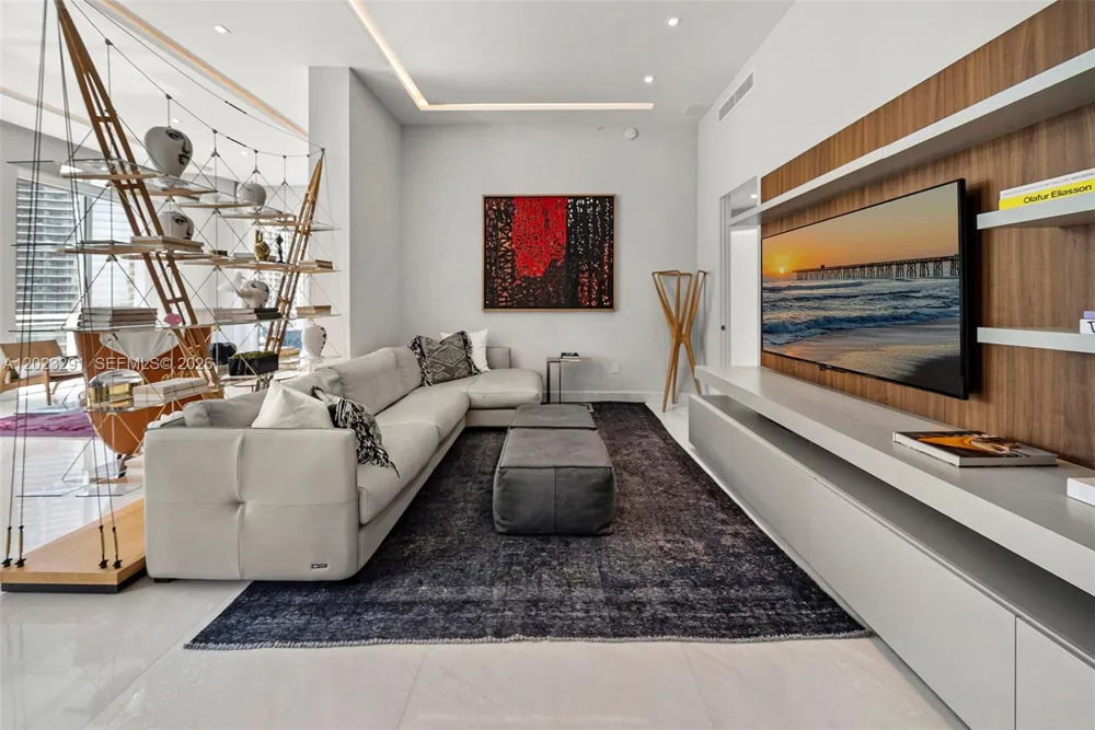 900 Brickell Key Blvd #1801 Miami, FL 33131