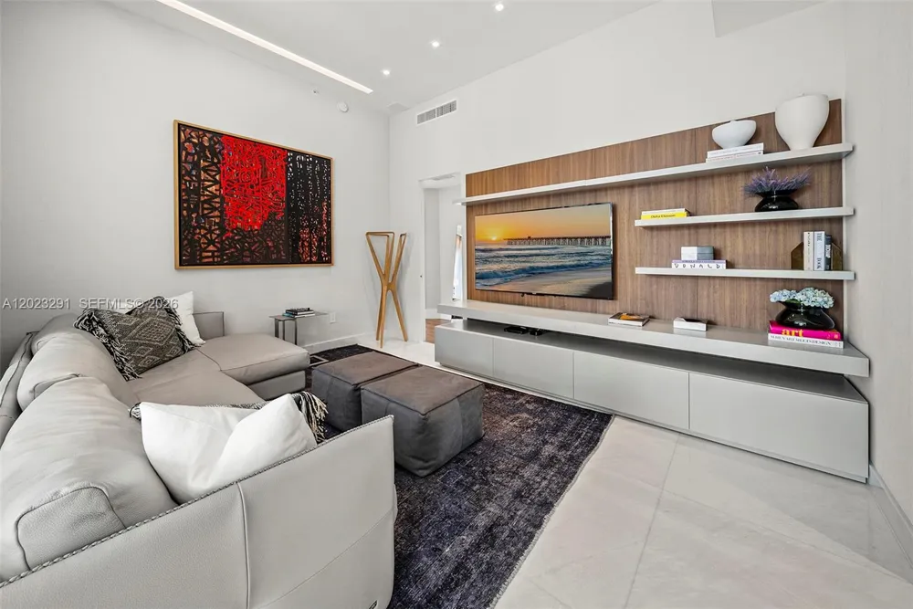 900 Brickell Key Blvd #1801 Miami, FL 33131