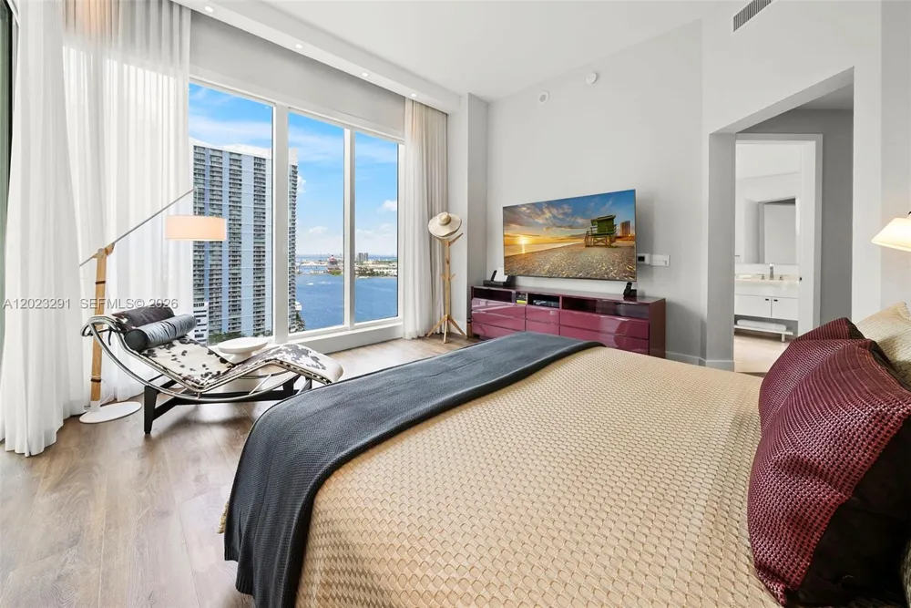 900 Brickell Key Blvd #1801 Miami, FL 33131