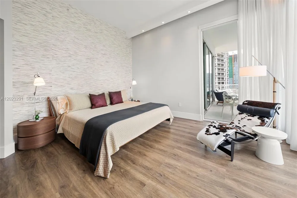 900 Brickell Key Blvd #1801 Miami, FL 33131