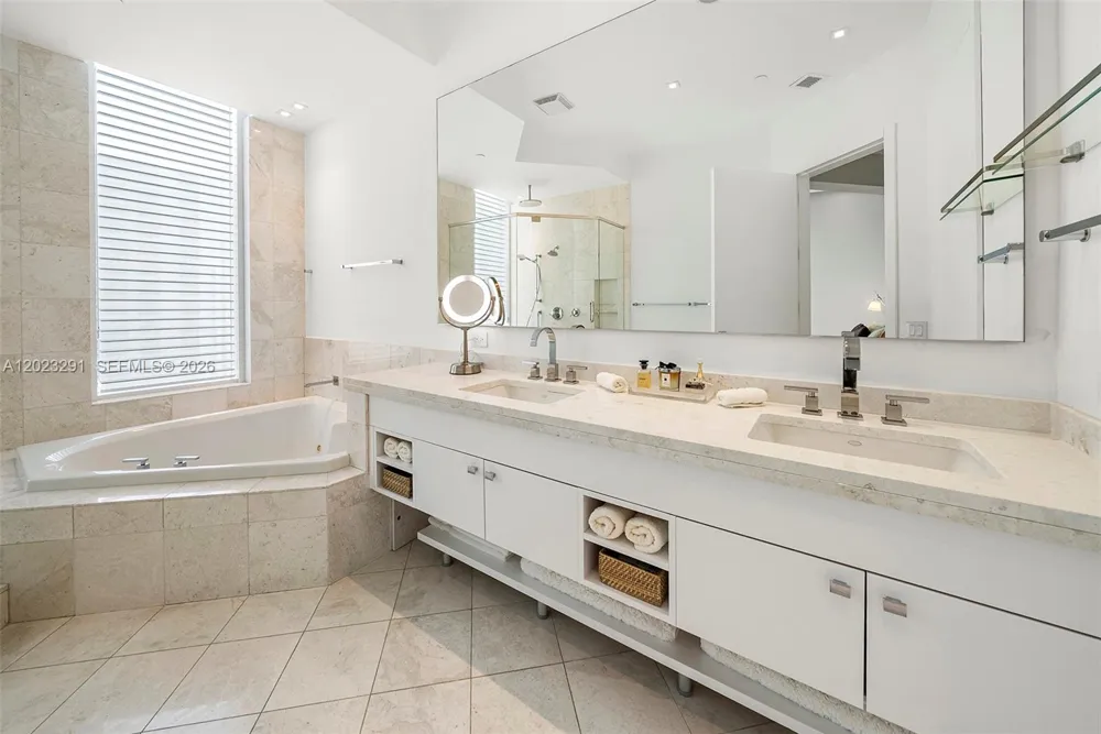 900 Brickell Key Blvd #1801 Miami, FL 33131