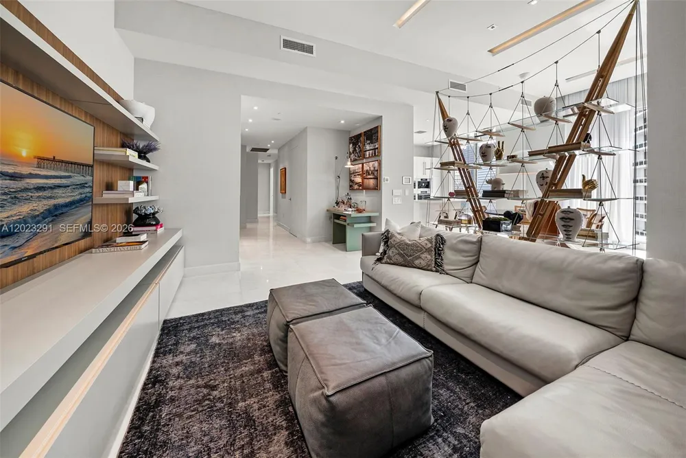 900 Brickell Key Blvd #1801 Miami, FL 33131