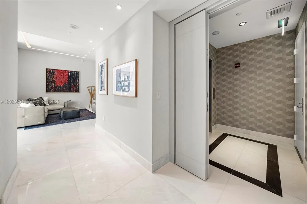 900 Brickell Key Blvd #1801 Miami, FL 33131