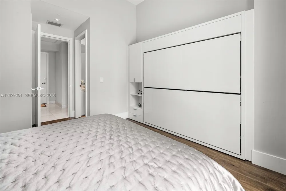 900 Brickell Key Blvd #1801 Miami, FL 33131