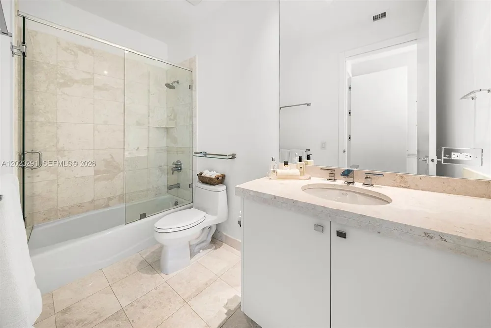 900 Brickell Key Blvd #1801 Miami, FL 33131