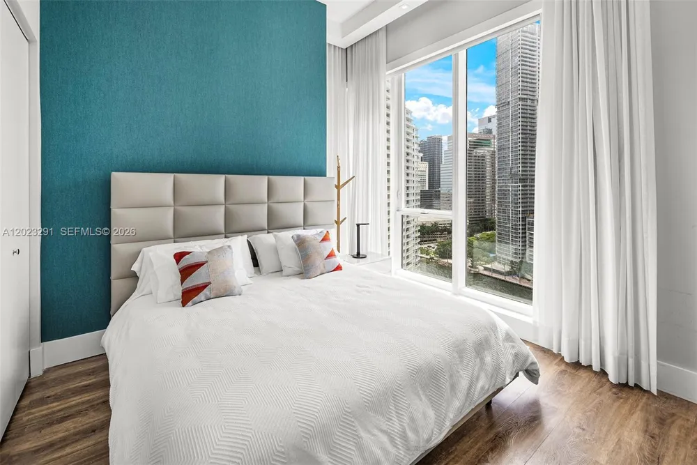 900 Brickell Key Blvd #1801 Miami, FL 33131