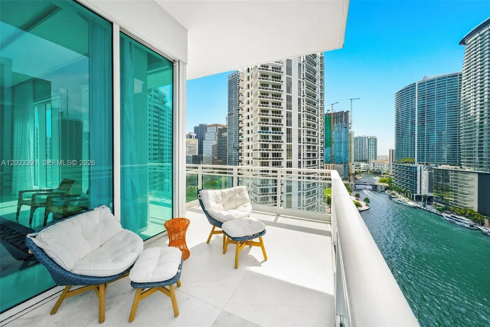 900 Brickell Key Blvd #1801 Miami, FL 33131