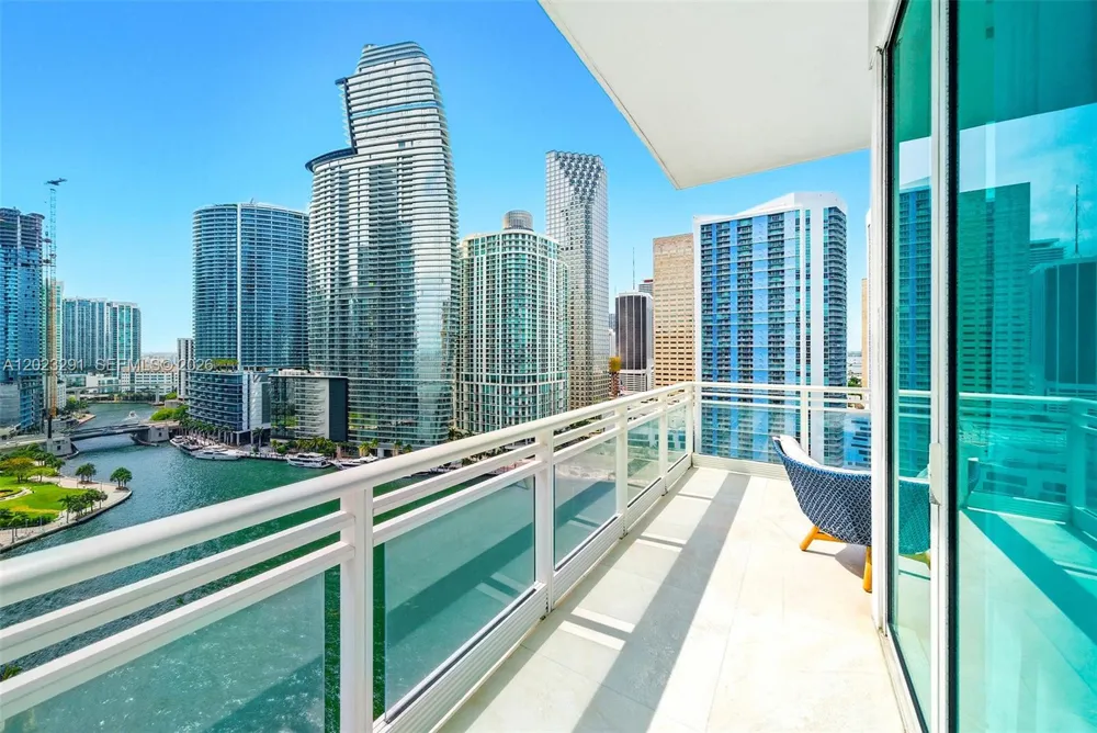 900 Brickell Key Blvd #1801 Miami, FL 33131