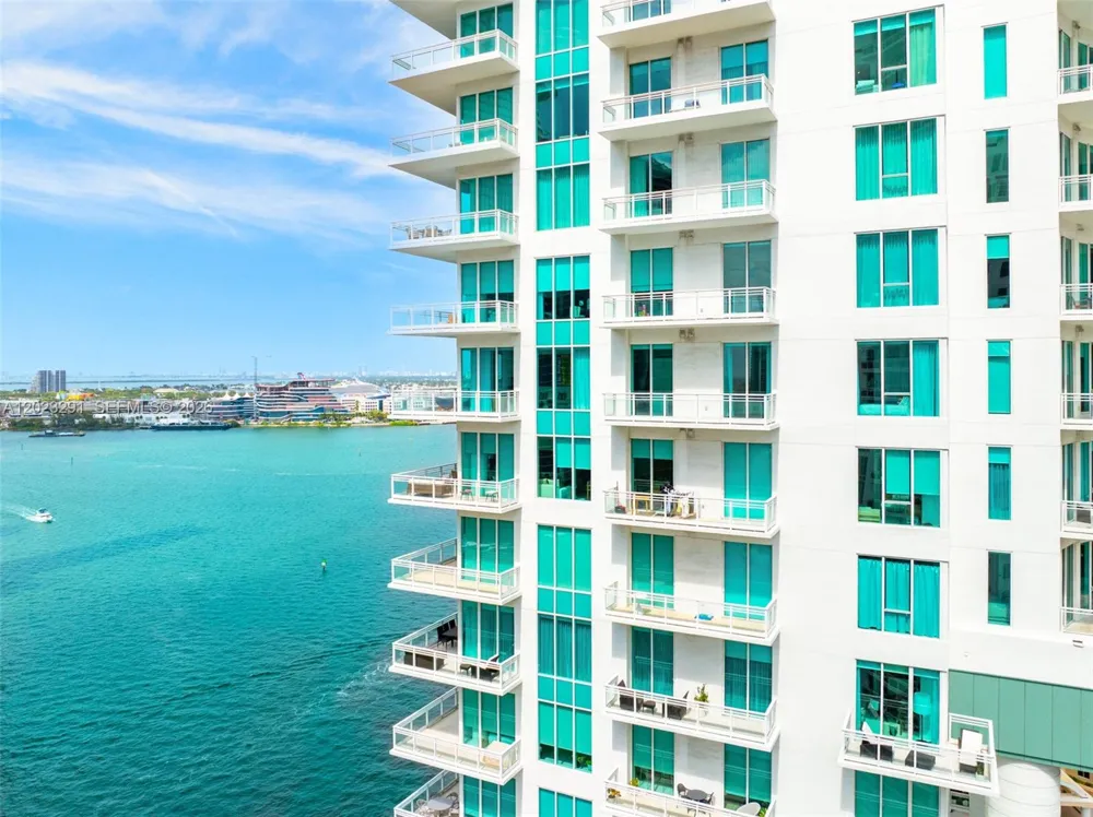 900 Brickell Key Blvd #1801 Miami, FL 33131