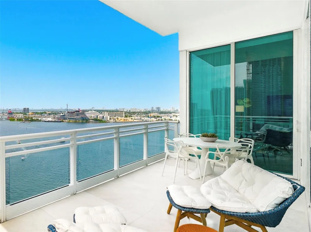 900 Brickell Key Blvd #1801 Miami, FL 33131