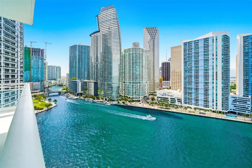 900 Brickell Key Blvd #1801 Miami, FL 33131