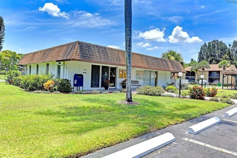 2 QUAILS RUN BOULEVARD #2104 Englewood, FL 34223