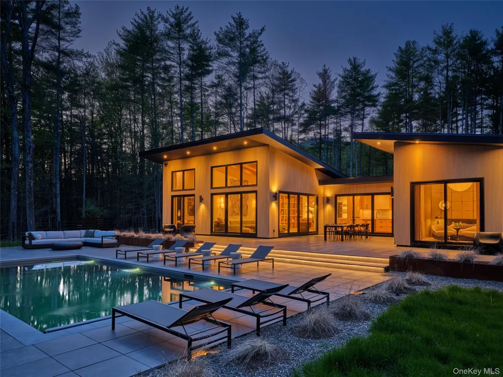 2 Stonecreek Road Woodstock, NY 12498