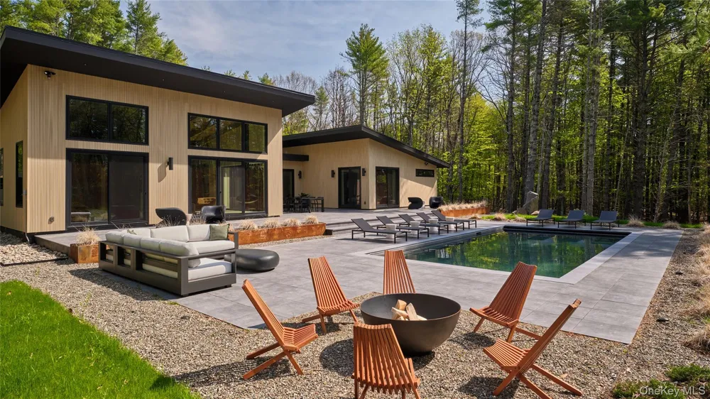 2 Stonecreek Road Woodstock, NY 12498
