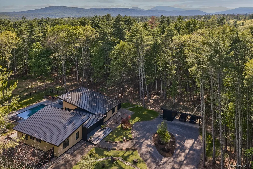 2 Stonecreek Road Woodstock, NY 12498