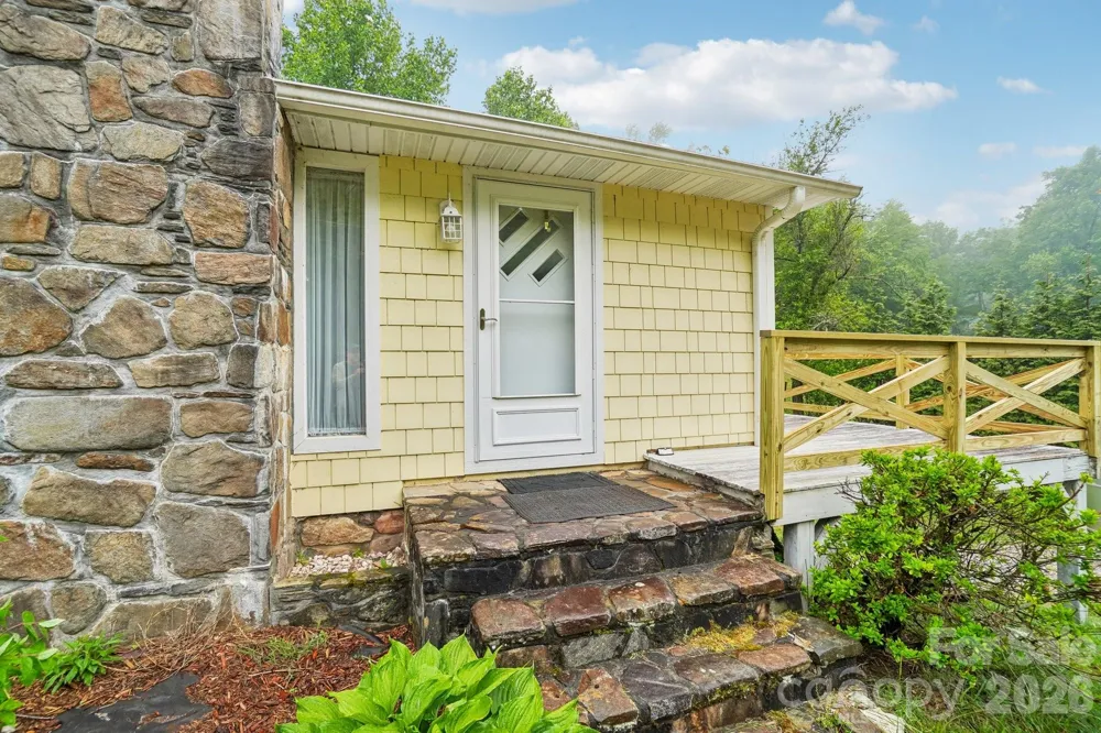 434 Dovers Branch Road Burnsville, NC 28714