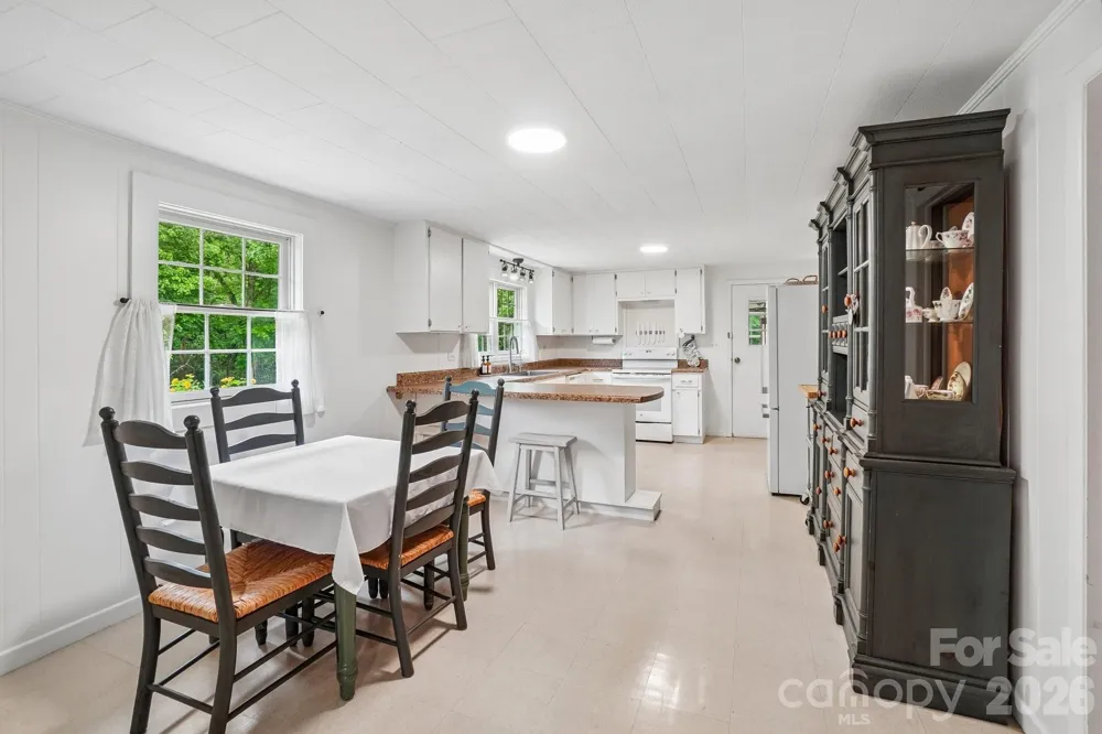 434 Dovers Branch Road Burnsville, NC 28714