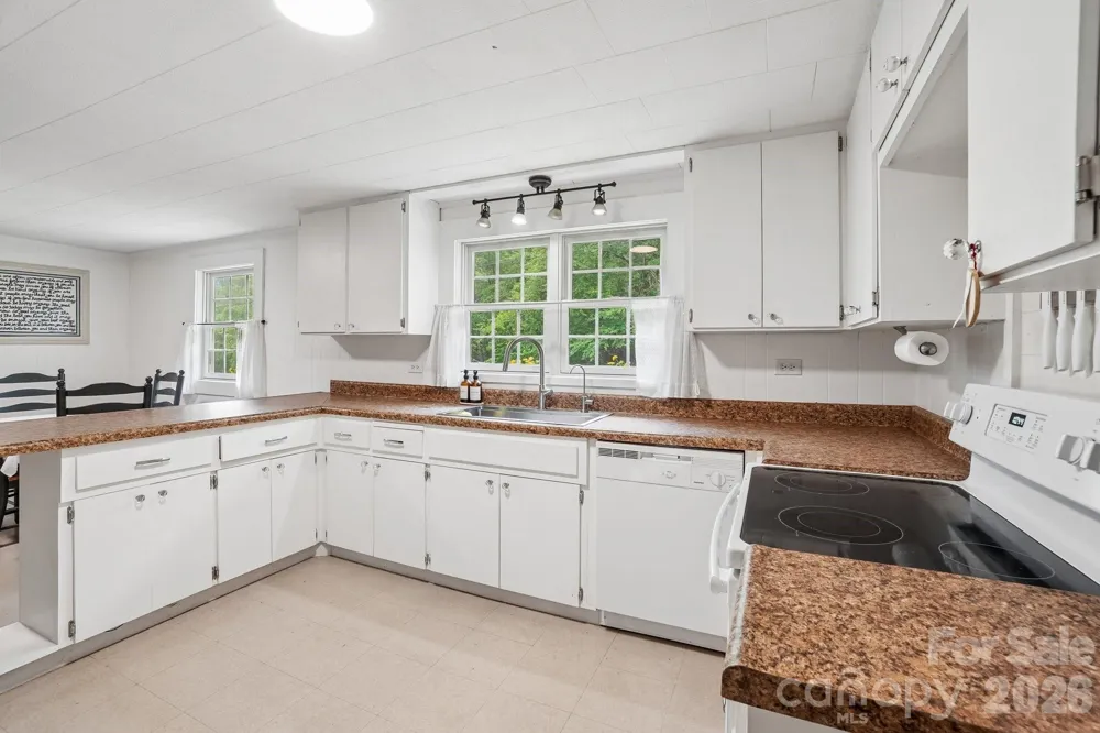 434 Dovers Branch Road Burnsville, NC 28714