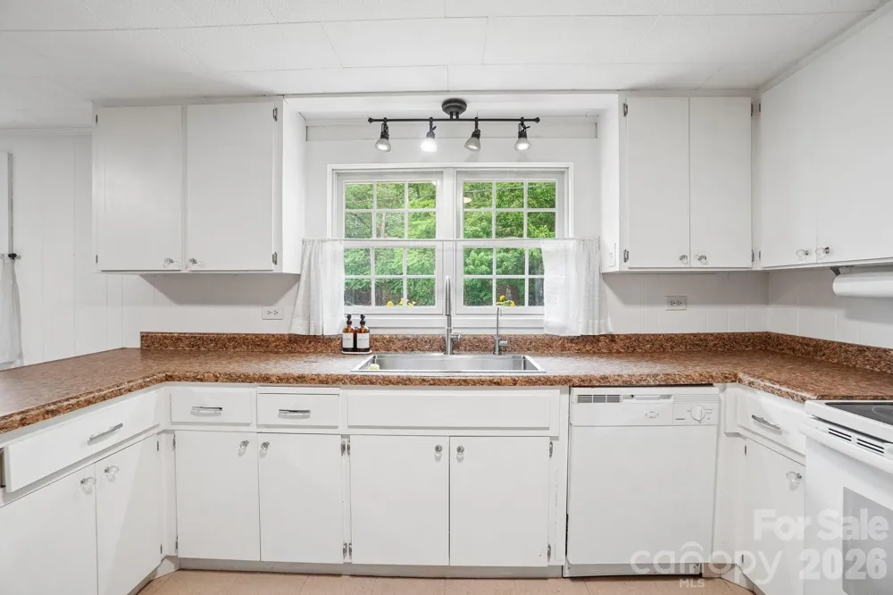 434 Dovers Branch Road Burnsville, NC 28714