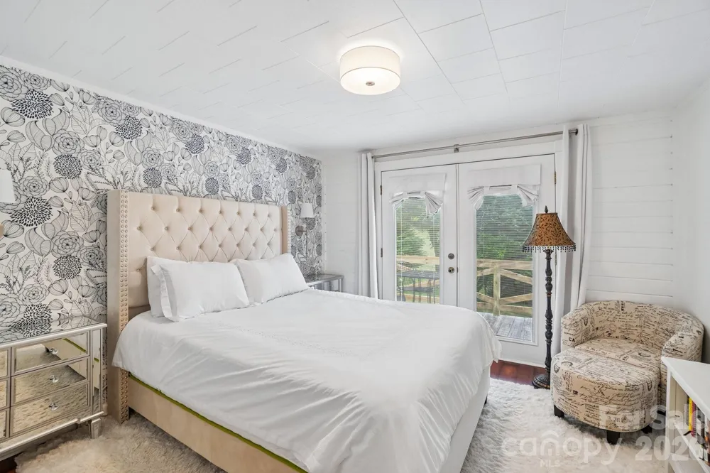 434 Dovers Branch Road Burnsville, NC 28714