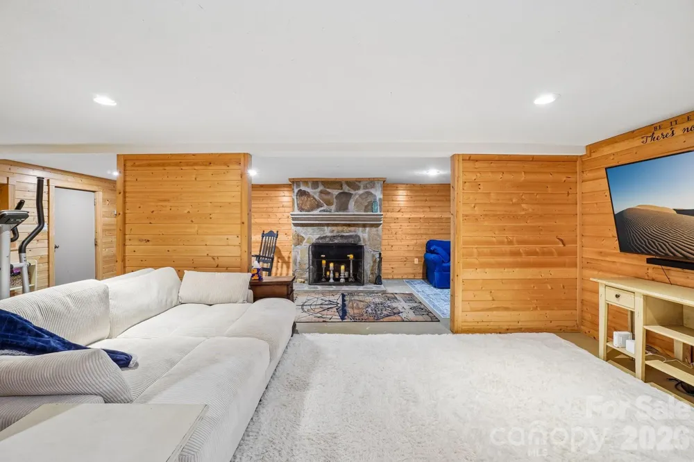 434 Dovers Branch Road Burnsville, NC 28714
