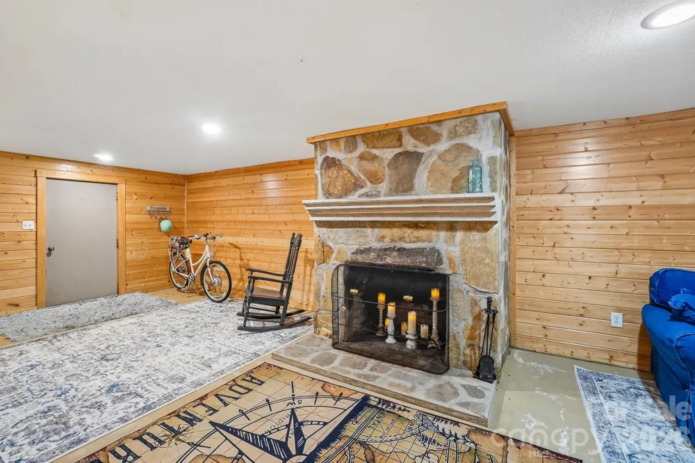 434 Dovers Branch Road Burnsville, NC 28714