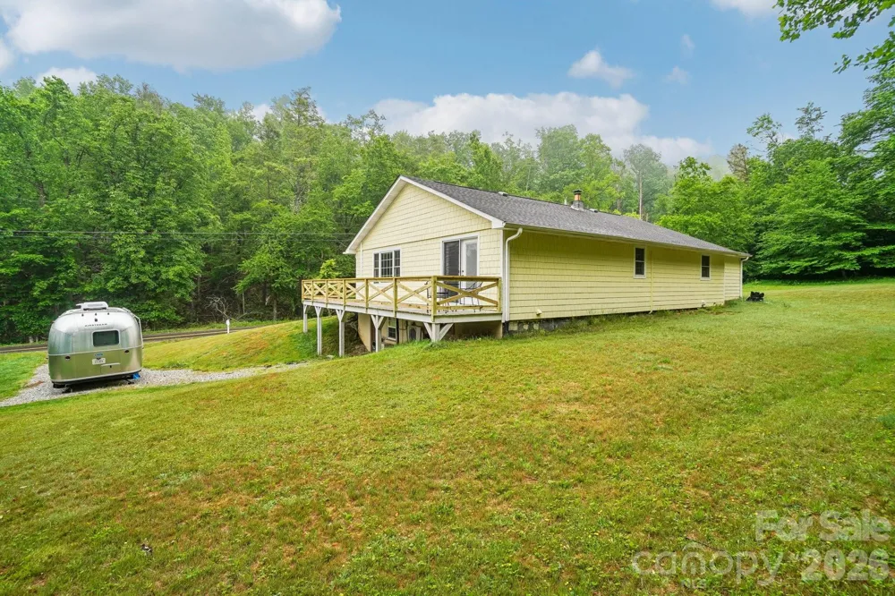 434 Dovers Branch Road Burnsville, NC 28714