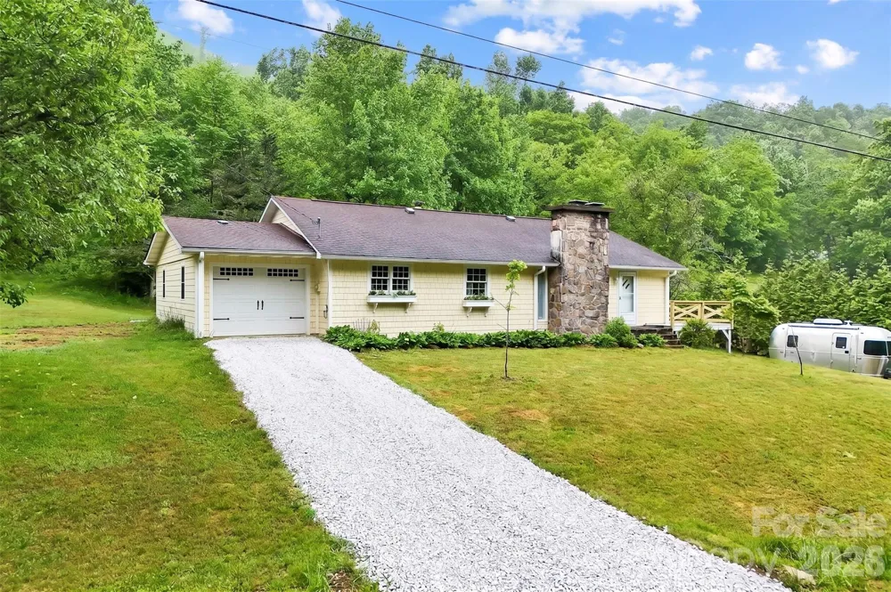 434 Dovers Branch Road Burnsville, NC 28714
