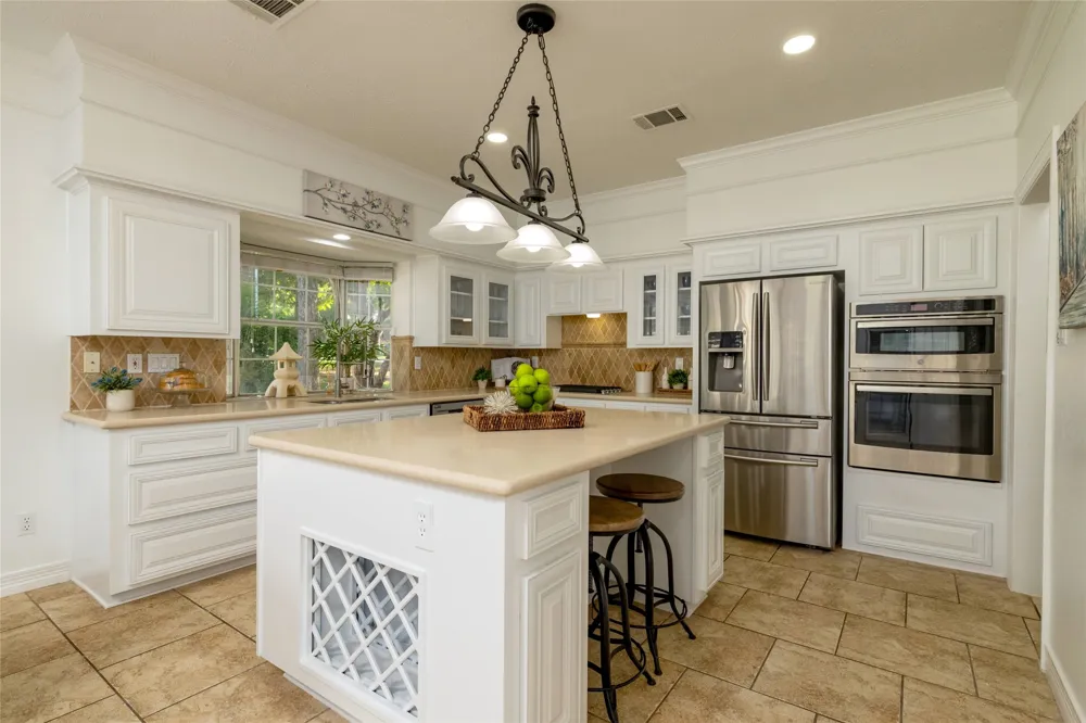 585 Oak Hill Drive Southlake, TX 76092