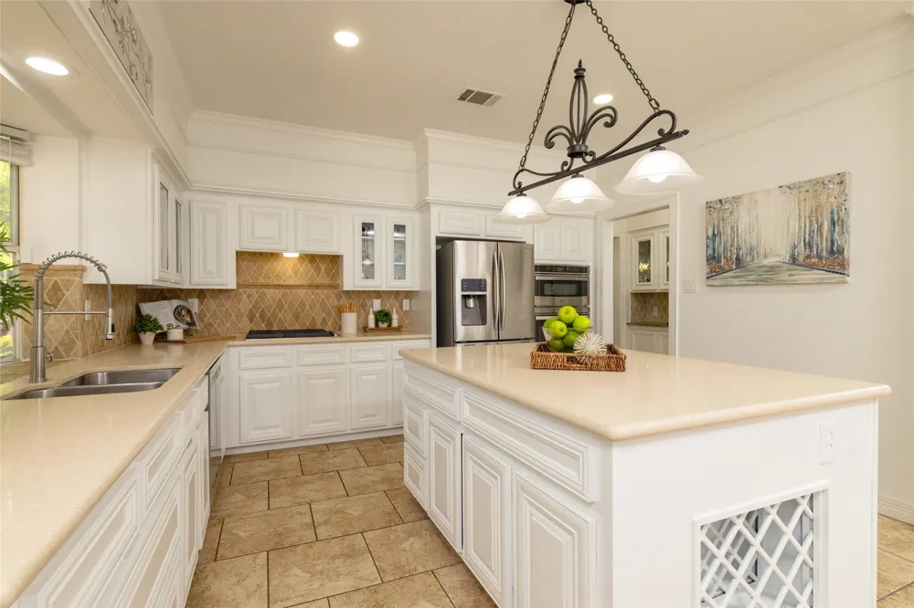 585 Oak Hill Drive Southlake, TX 76092