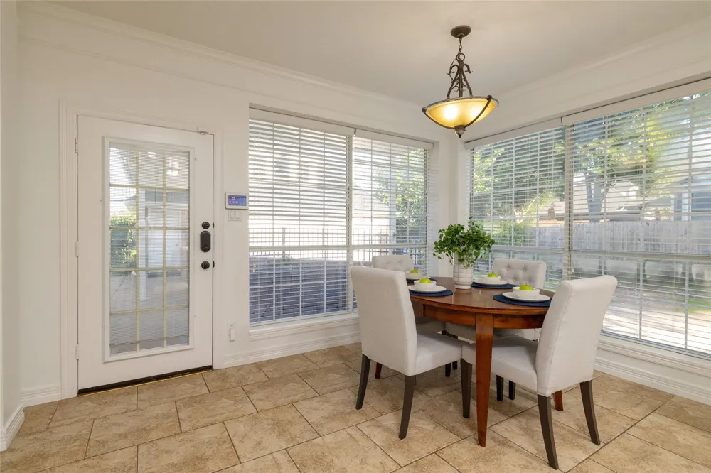 585 Oak Hill Drive Southlake, TX 76092