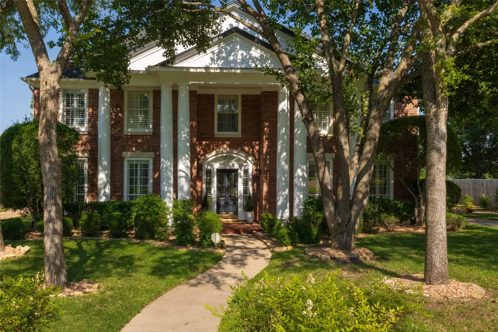 585 Oak Hill Drive Southlake, TX 76092