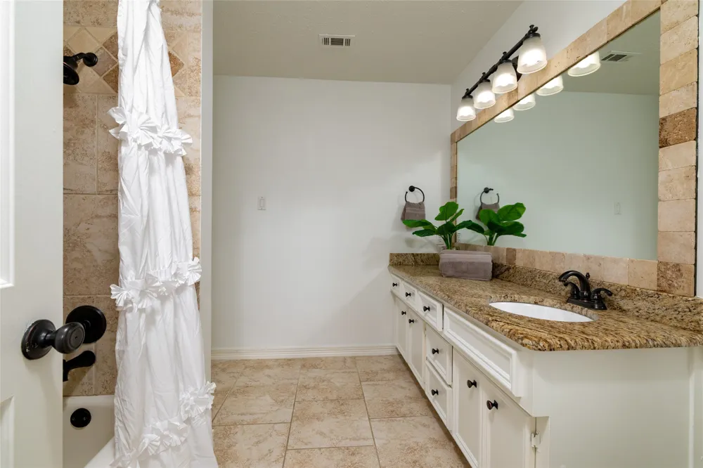 585 Oak Hill Drive Southlake, TX 76092