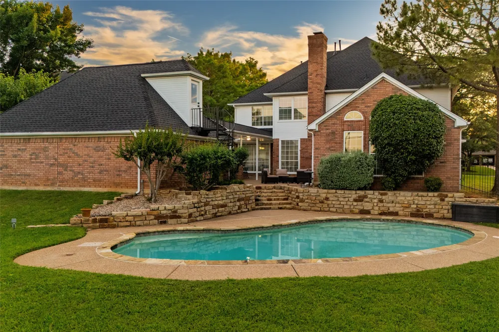 585 Oak Hill Drive Southlake, TX 76092