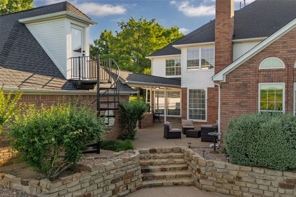 585 Oak Hill Drive Southlake, TX 76092