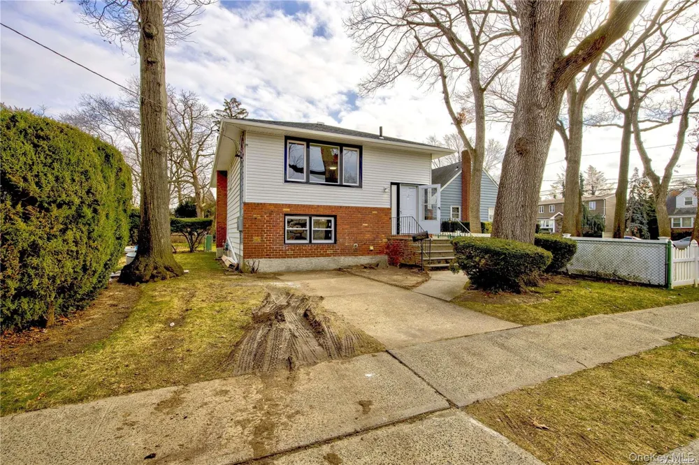 207 Catherine Avenue Franklin Square, NY 11010