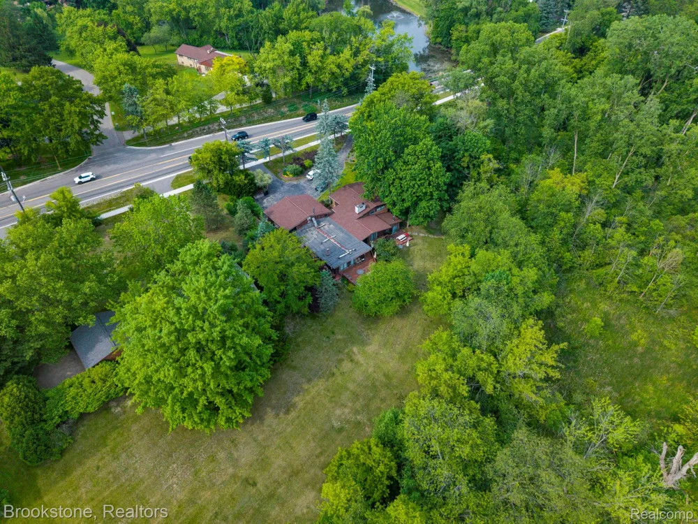 4665 W Maple Road Bloomfield Hills City, MI 48301