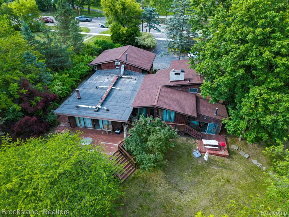 4665 W Maple Road Bloomfield Hills City, MI 48301