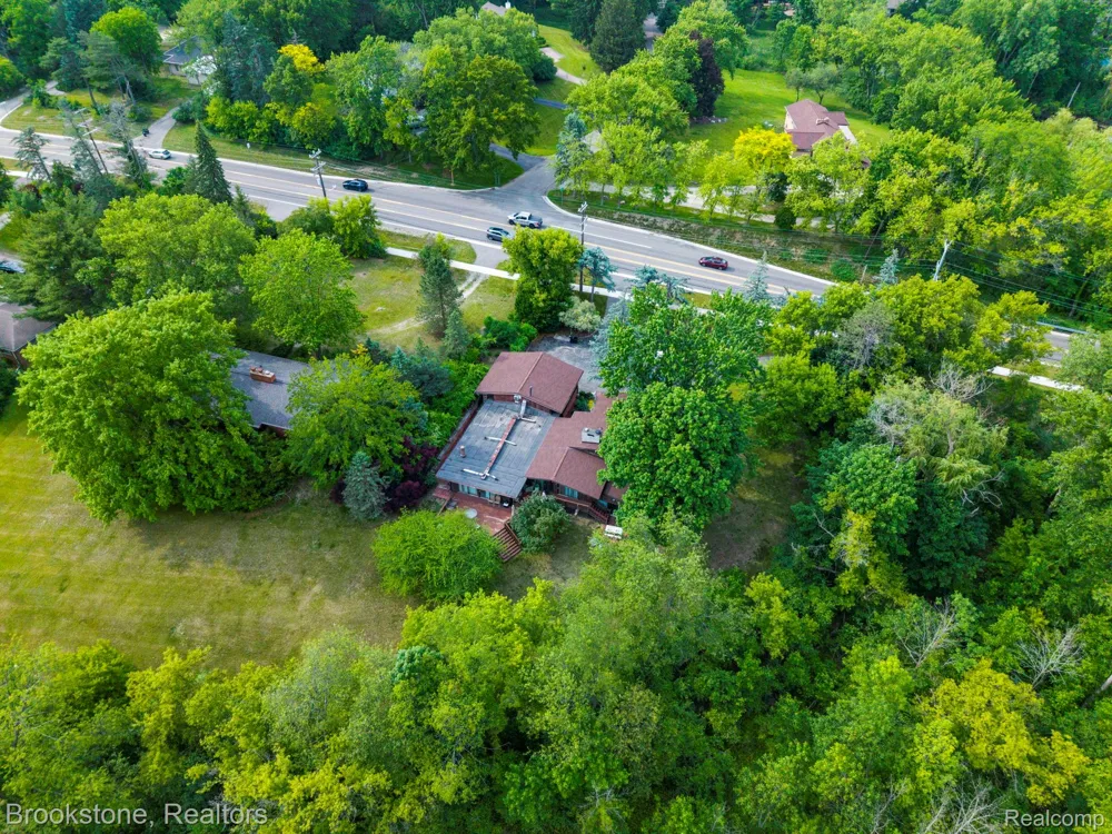 4665 W Maple Road Bloomfield Hills City, MI 48301