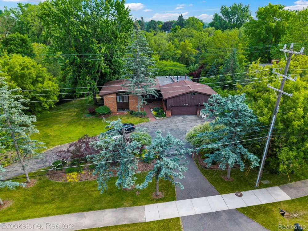 4665 W Maple Road Bloomfield Hills City, MI 48301