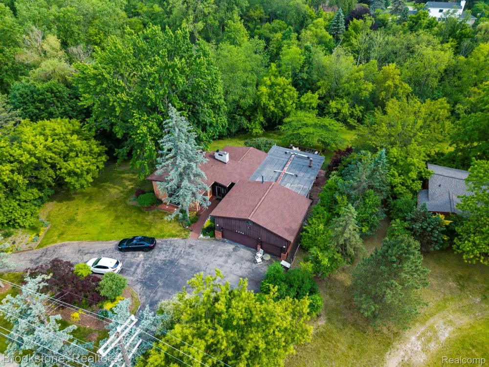 4665 W Maple Road Bloomfield Hills City, MI 48301