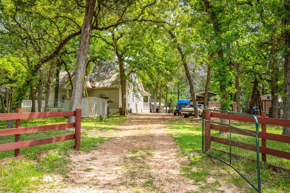1055 BEECH CREST DR DRIVE New Ulm, TX 78950