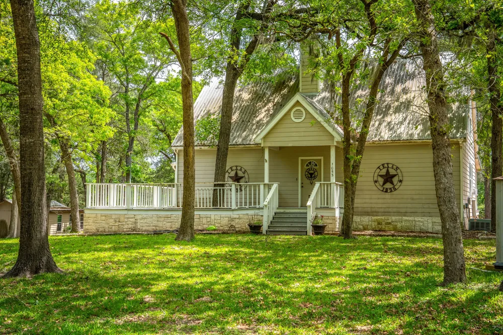 1055 BEECH CREST DR DRIVE New Ulm, TX 78950